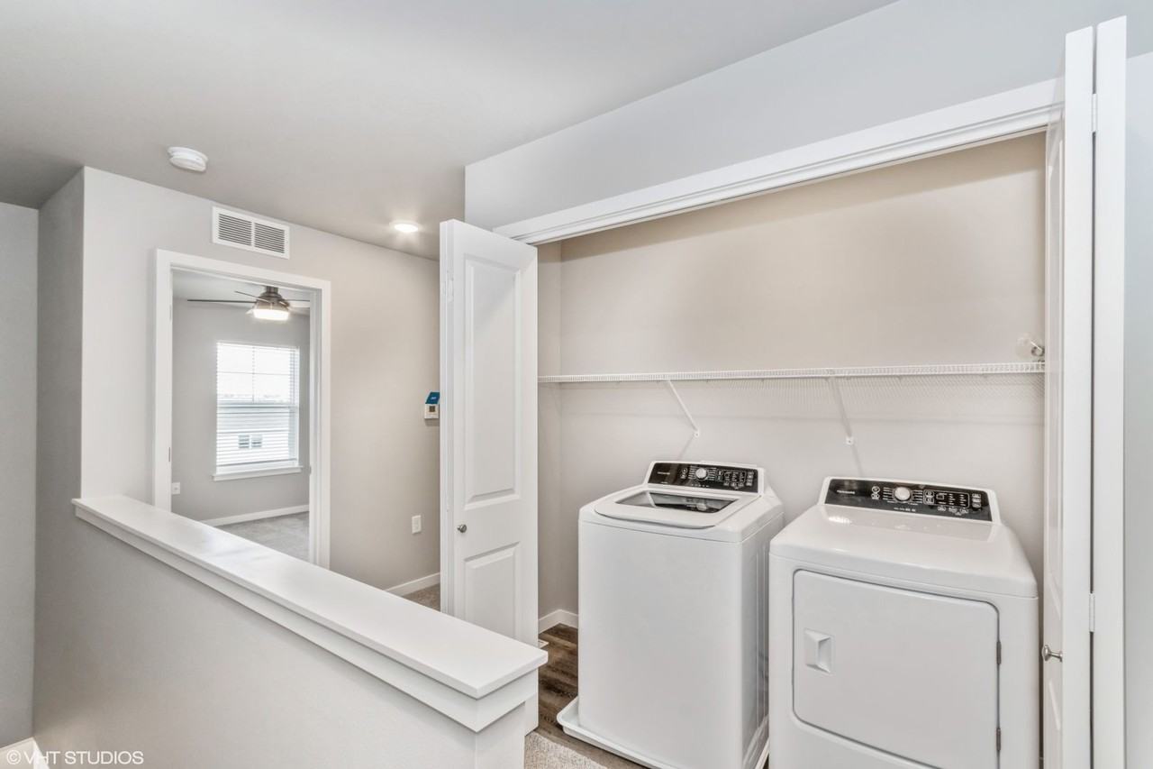 Big Ben Townhomes - Photo 7 of 12