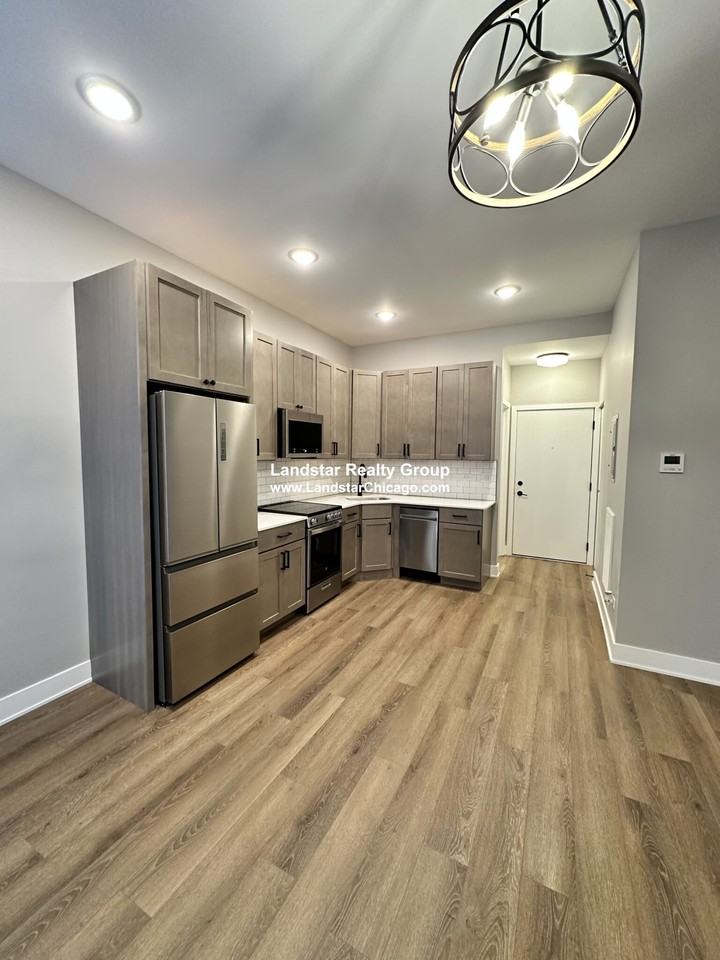 5600 N Sheridan Rd #1A - Photo 3 of 11