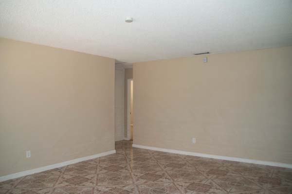 27144 Royce Ln - Photo 3 of 17