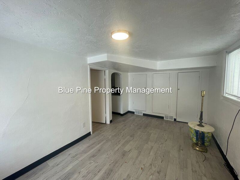 110 1/2 4th St - Photo 2 of 10