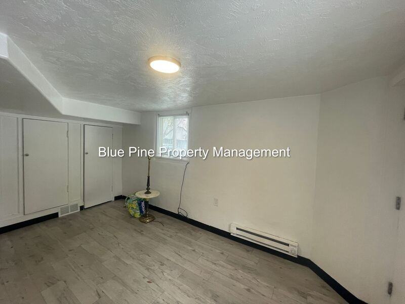 110 1/2 4th St - Photo 3 of 10