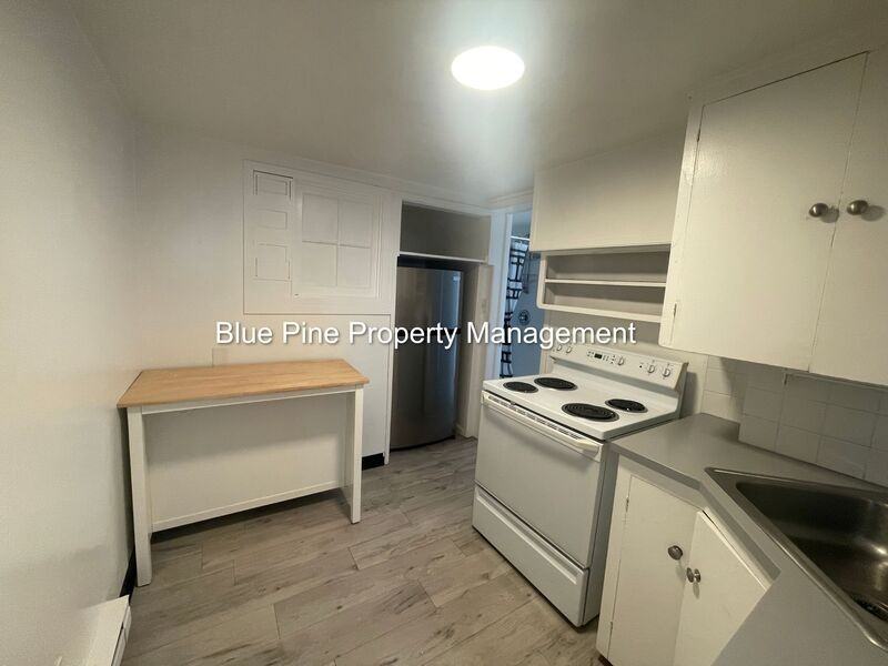 110 1/2 4th St - Photo 4 of 10