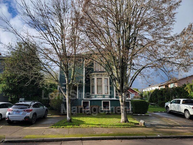 218 Nw 21st St #7 - Photo 2 of 16