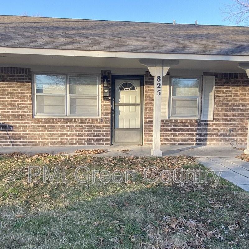 825 Park St - Photo 2 of 18