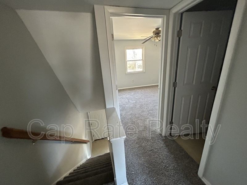 3137 Mcguffey Rd - Photo 3 of 12