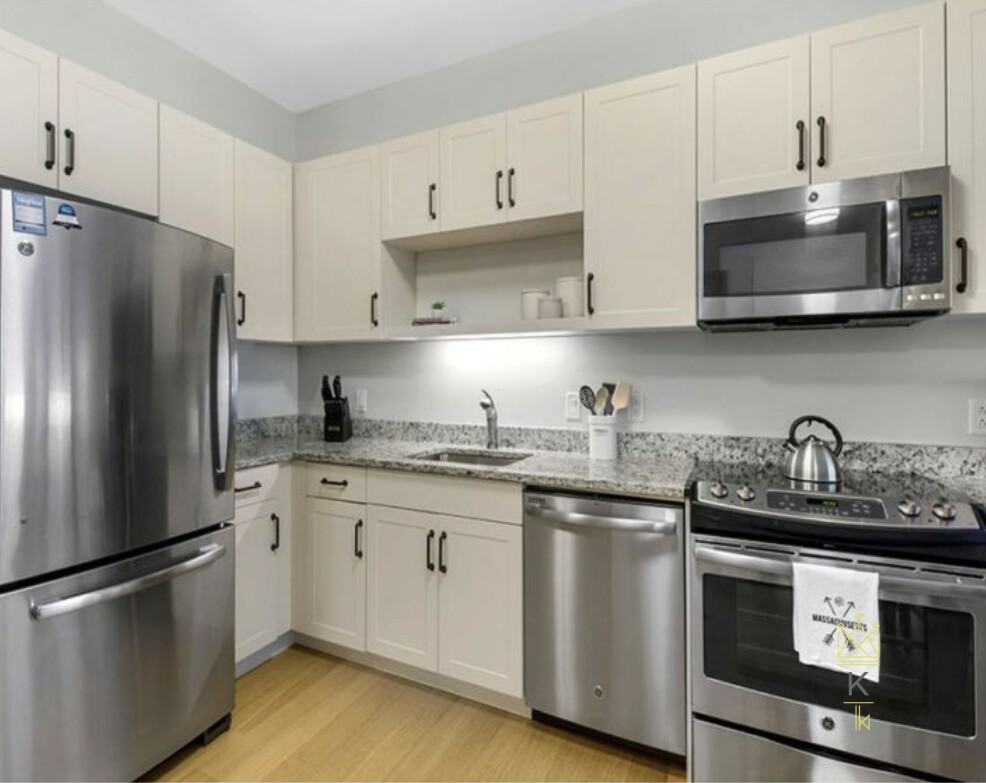 161 South Hungtinton Ave. #109 - Photo 3 of 34