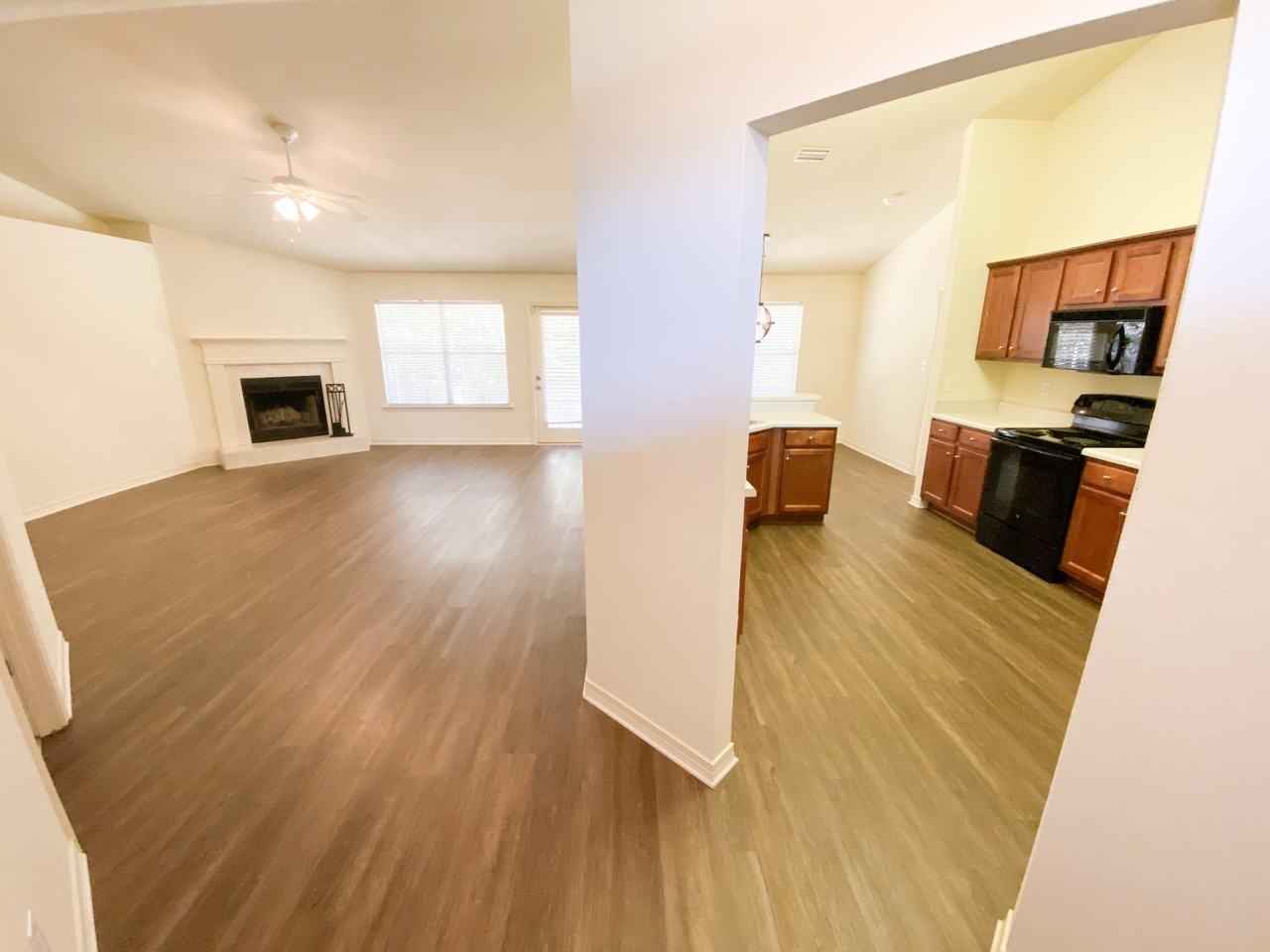 11801 Balsam Ct - Photo 3 of 22