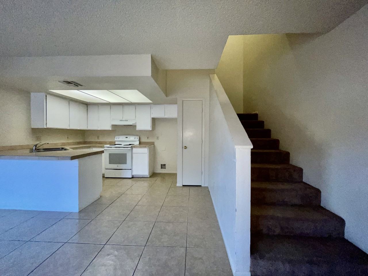 424 Anna Cir - Photo 3 of 12