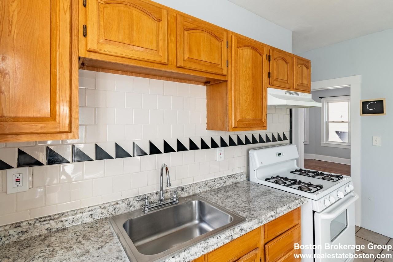 15 Groom St #3 - Photo 2 of 18