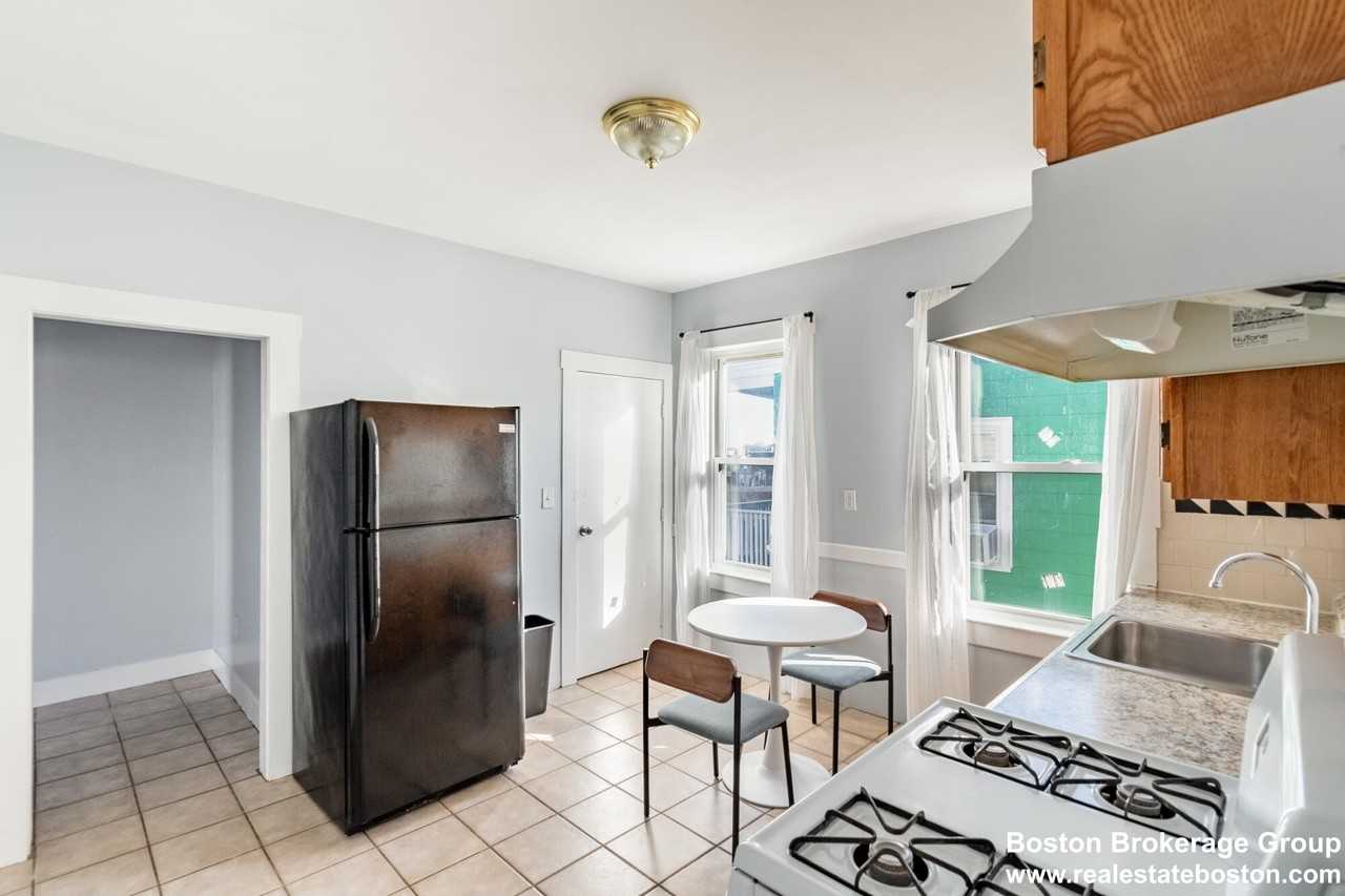 15 Groom St #3 - Photo 3 of 18