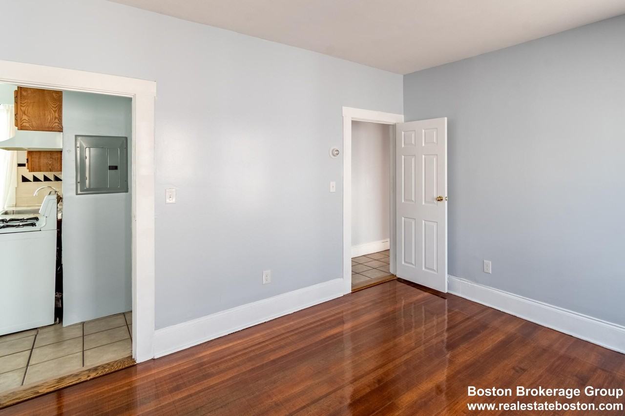 15 Groom St #3 - Photo 4 of 18