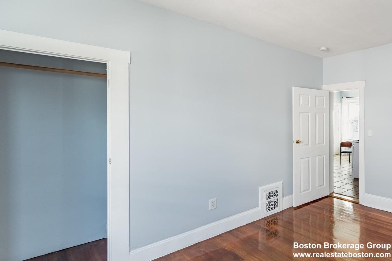 15 Groom St #3 - Photo 5 of 18