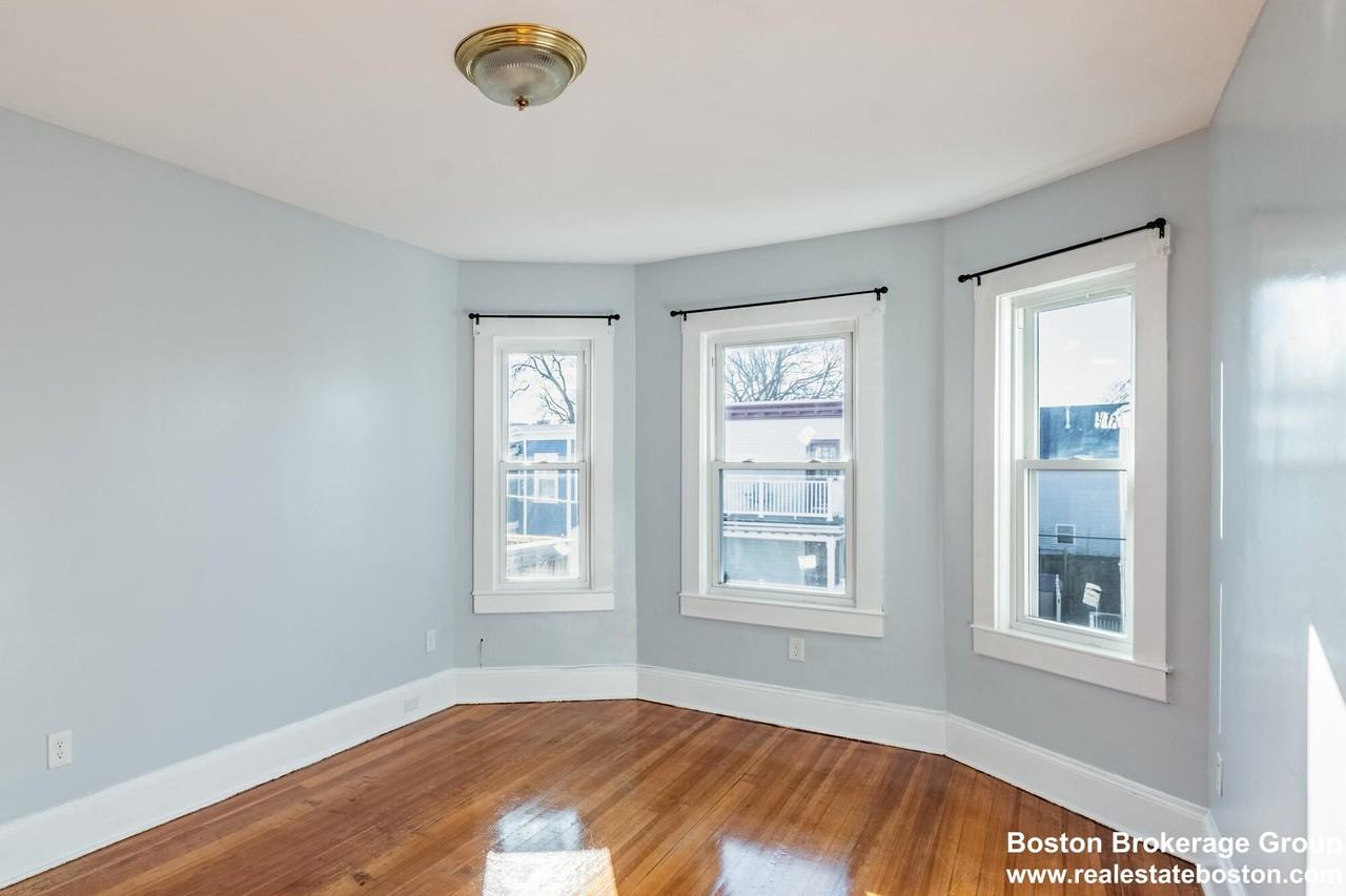 15 Groom St #3 - Photo 7 of 18