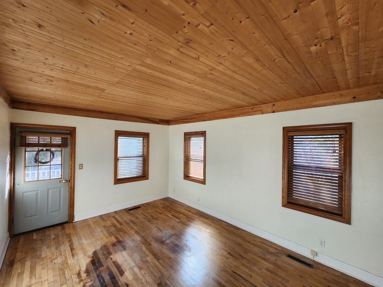 469 Madison Ave - Photo 3 of 12