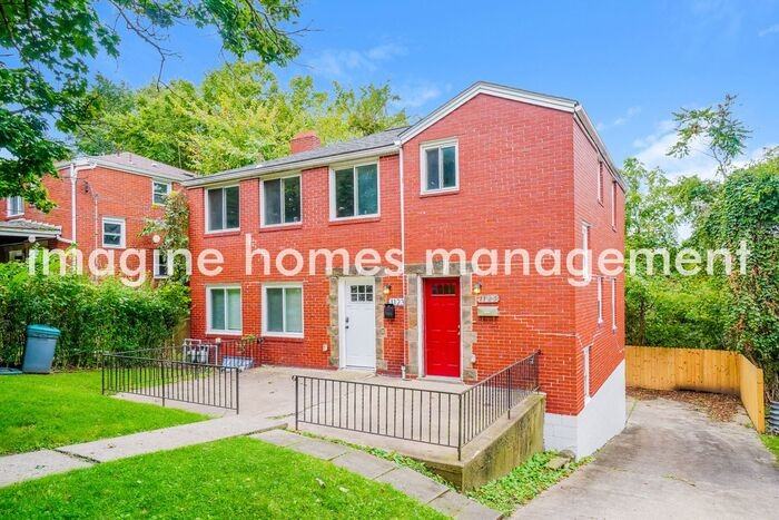 1123 Woodbine St #1 - Photo 3 of 12
