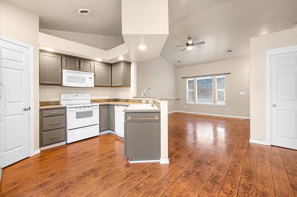 3685 S Creekwood Way #1 - Photo 6 of 32