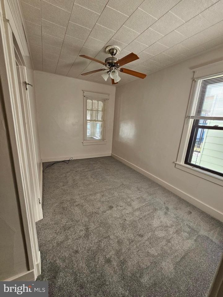 138 W Main St - Photo 4 of 8