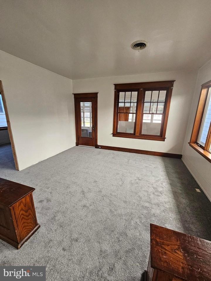 138 W Main St - Photo 7 of 8