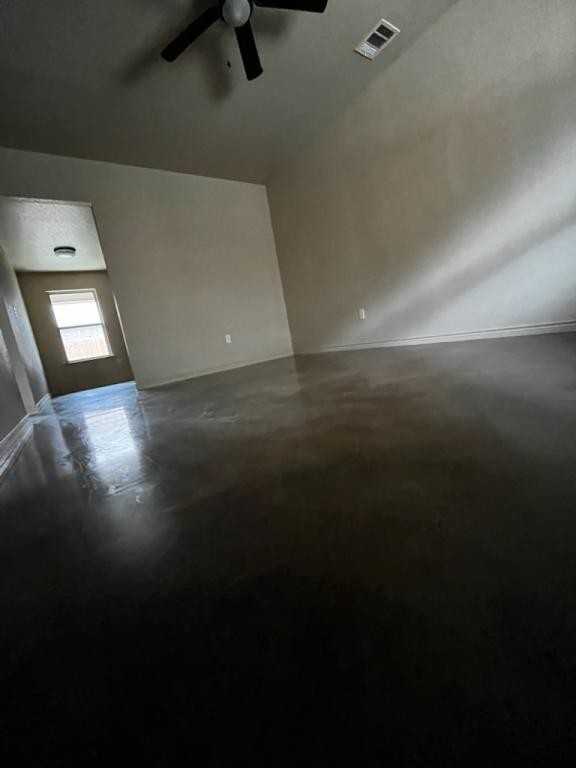 1319 Greens Dr - Photo 5 of 12