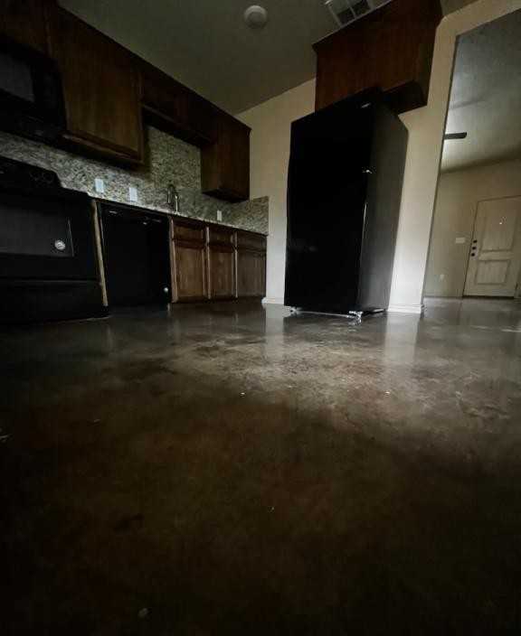 1319 Greens Dr - Photo 4 of 12