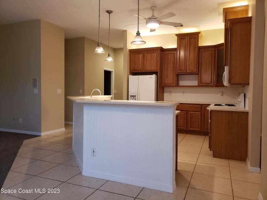 280 Carmel Dr - Photo 3 of 11