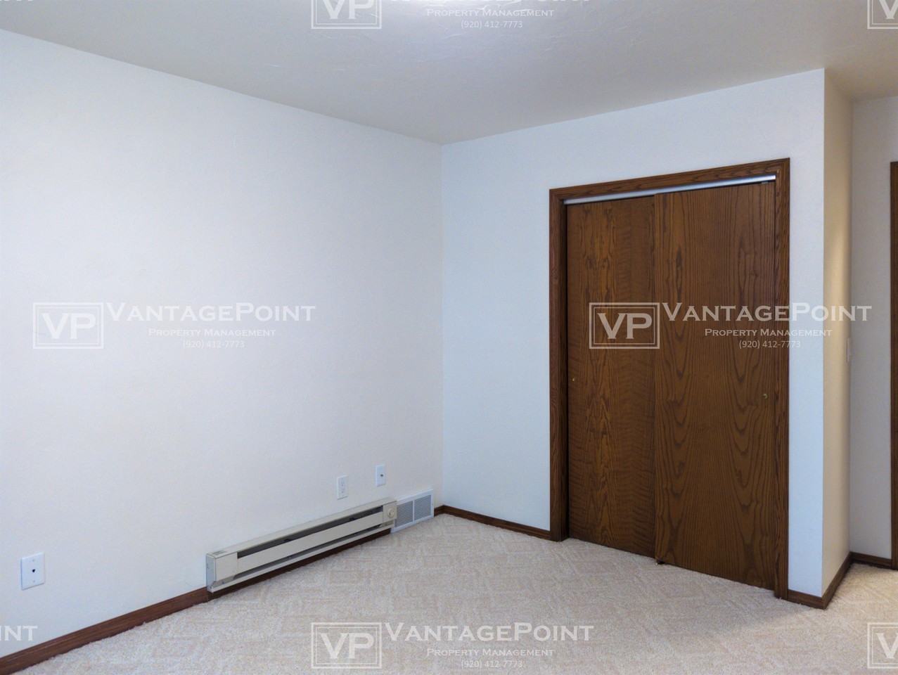 1950 Tunis Rd - Photo 2 of 9