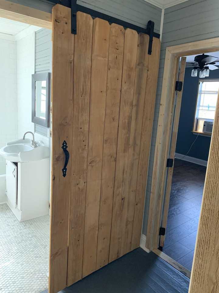 922 Avenue K - Photo 2 of 8