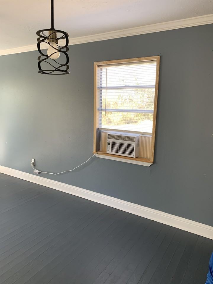 922 Avenue K - Photo 3 of 8