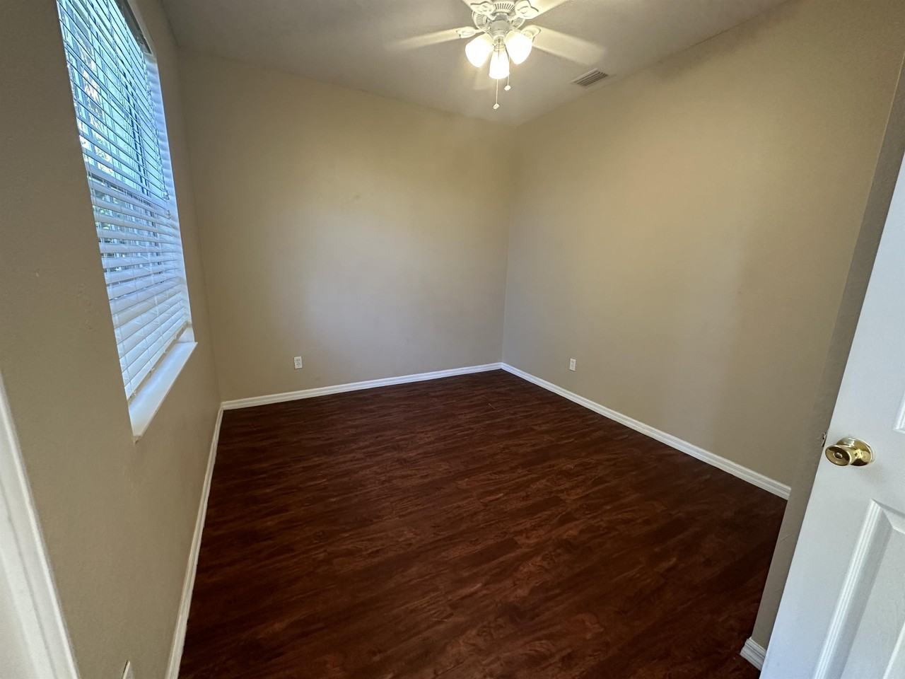 117 Shadow Lakes Dr - Photo 2 of 15