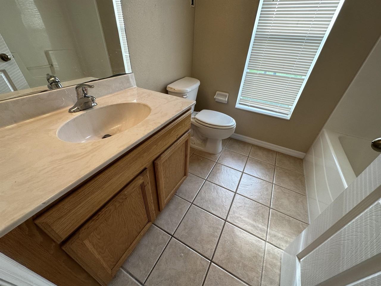117 Shadow Lakes Dr - Photo 3 of 15