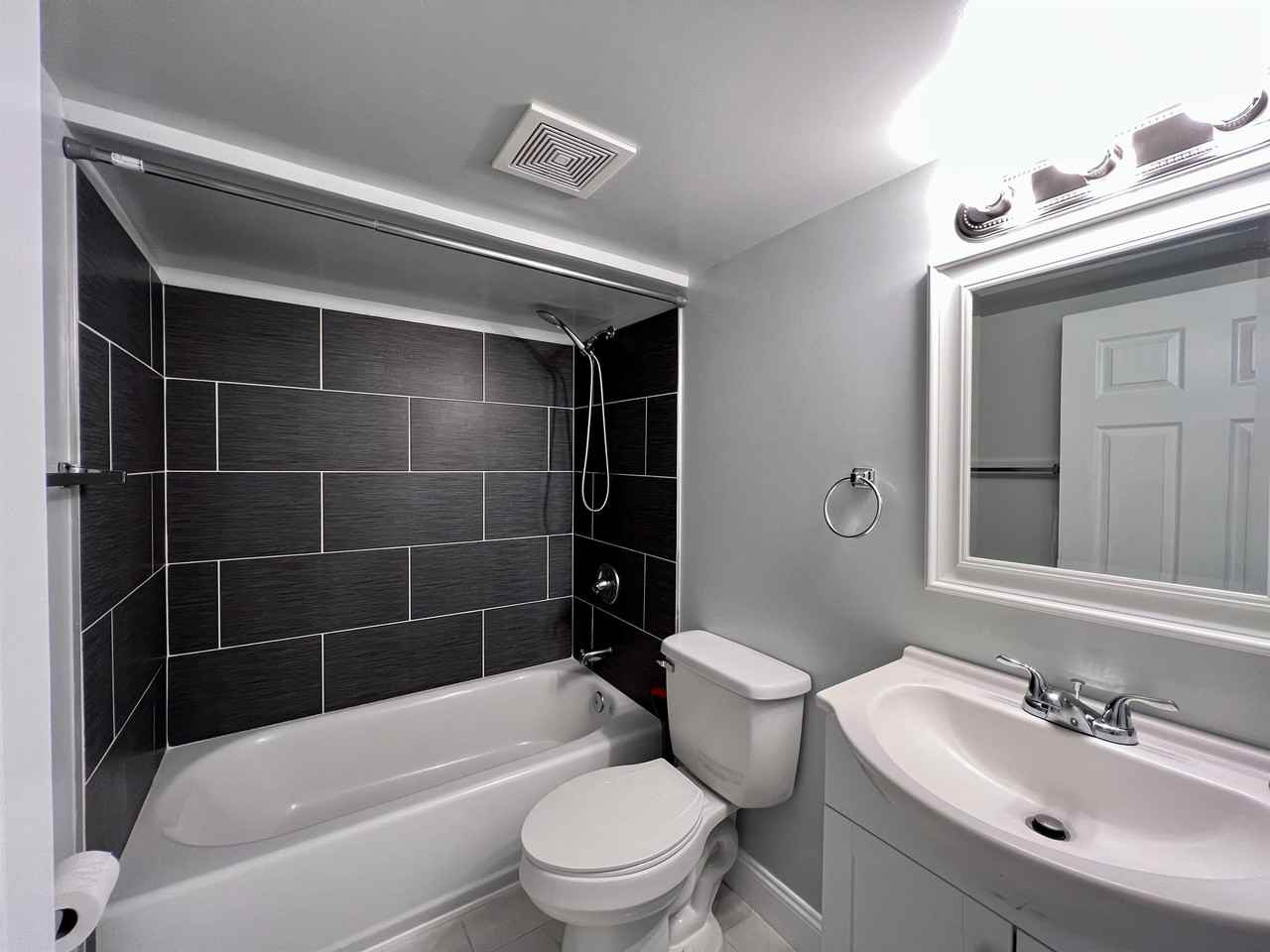2236 Arlington Ter #X - Photo 3 of 24