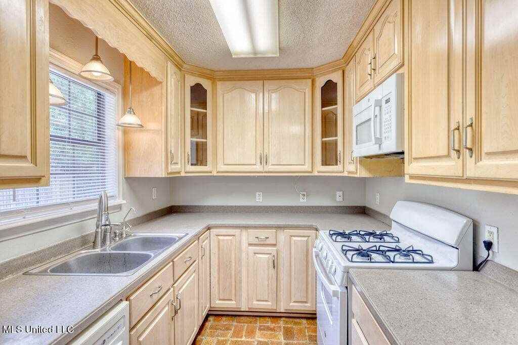 1229 Oliver St - Photo 3 of 15
