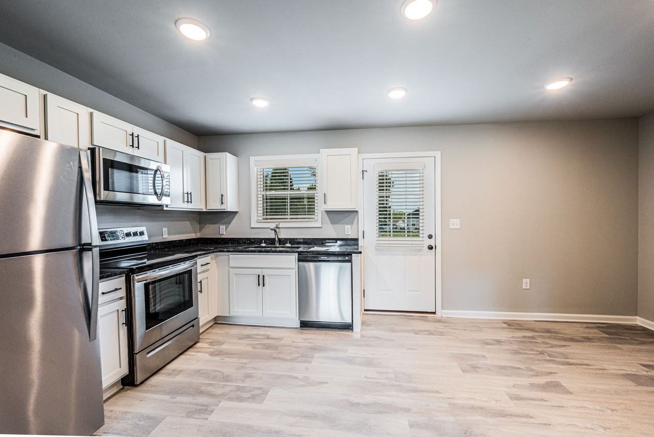 245 Whispering Hills Blvd - Photo 2 of 10