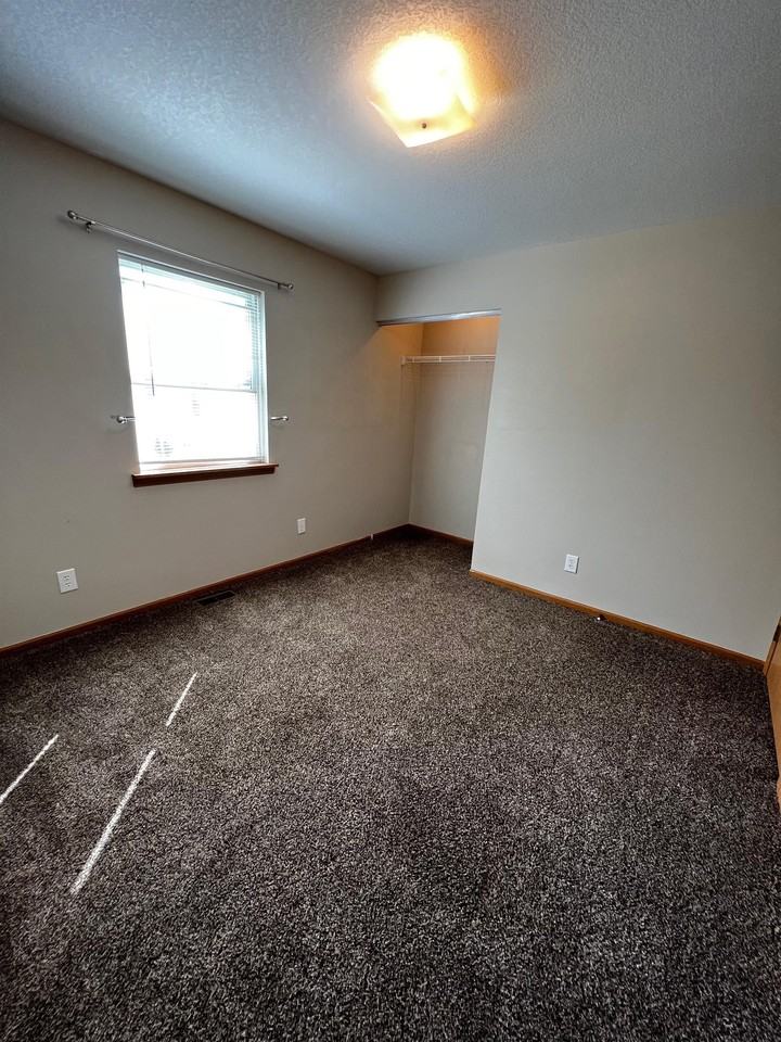 731 S Sandusky St - Photo 2 of 20