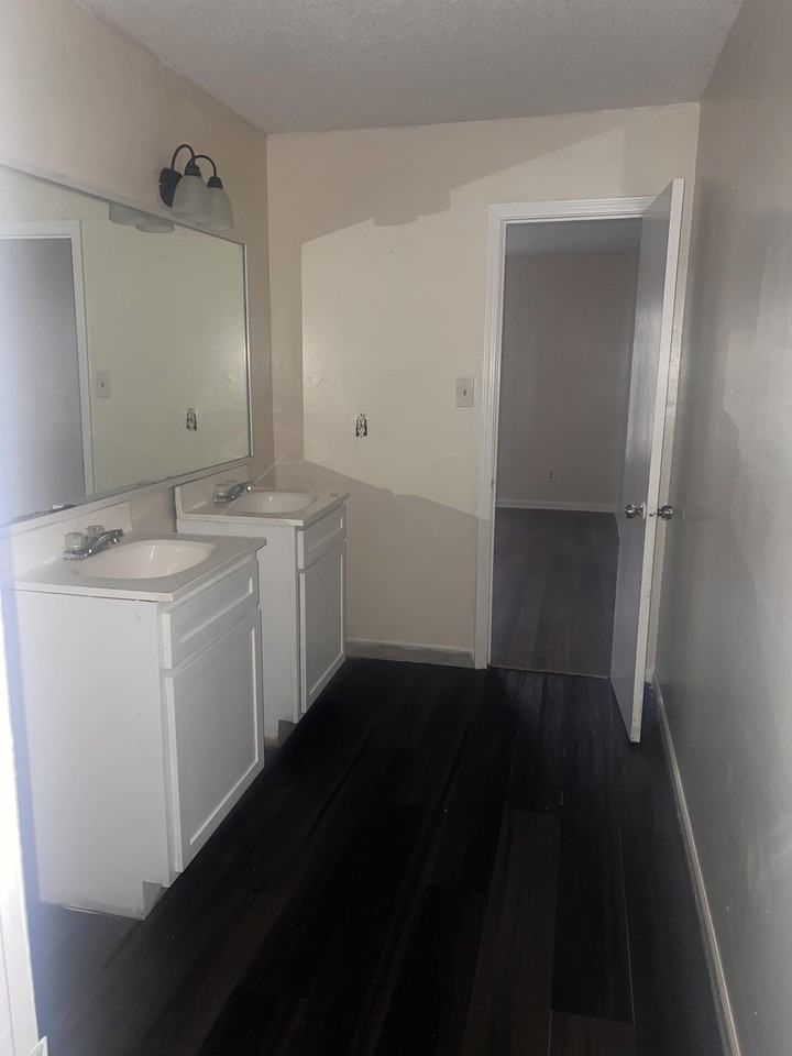 2097 E Shelby Dr #1 - Photo 2 of 21