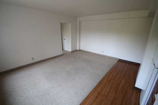 302 Goodman St N - Photo 3 of 5