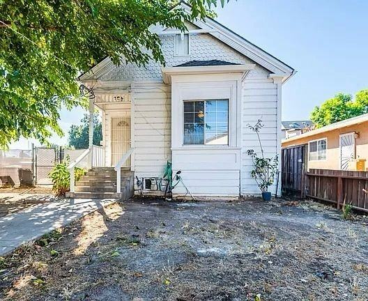 1299 Palm St #1 - Photo 3 of 7