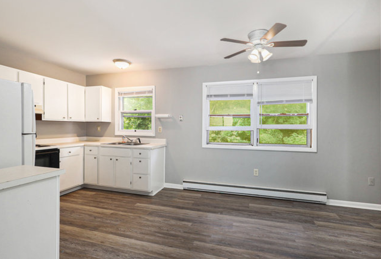 812 S Lafayette St #4 - Photo 3 of 8