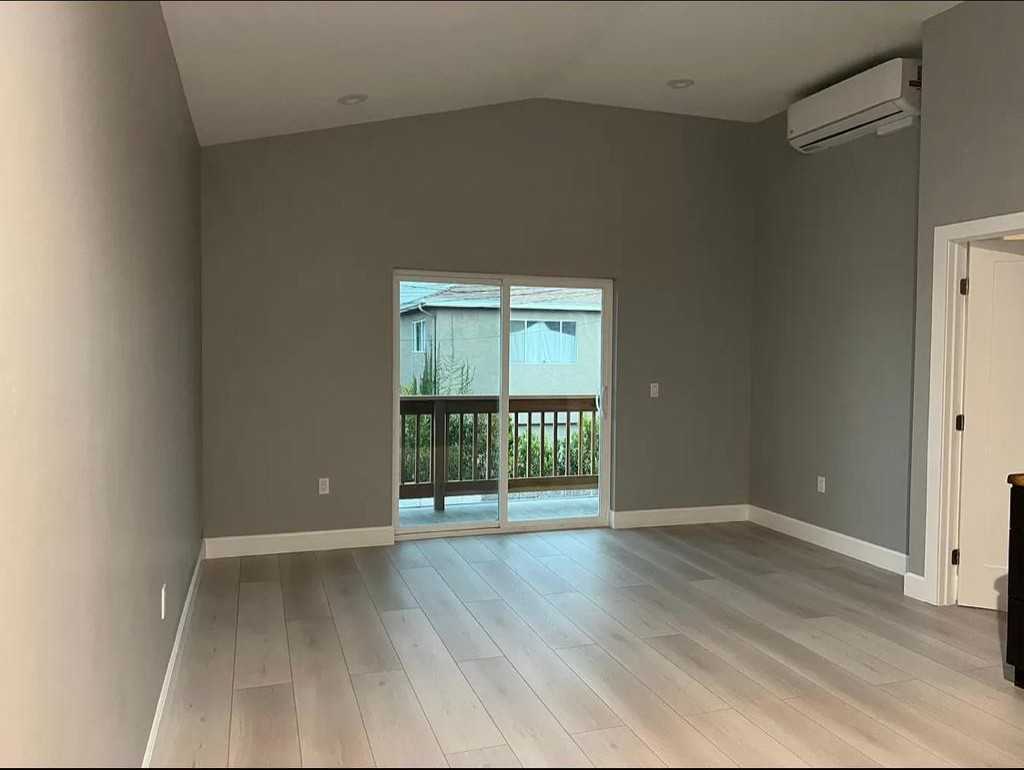 12814 Short Ave #7 - Photo 3 of 7
