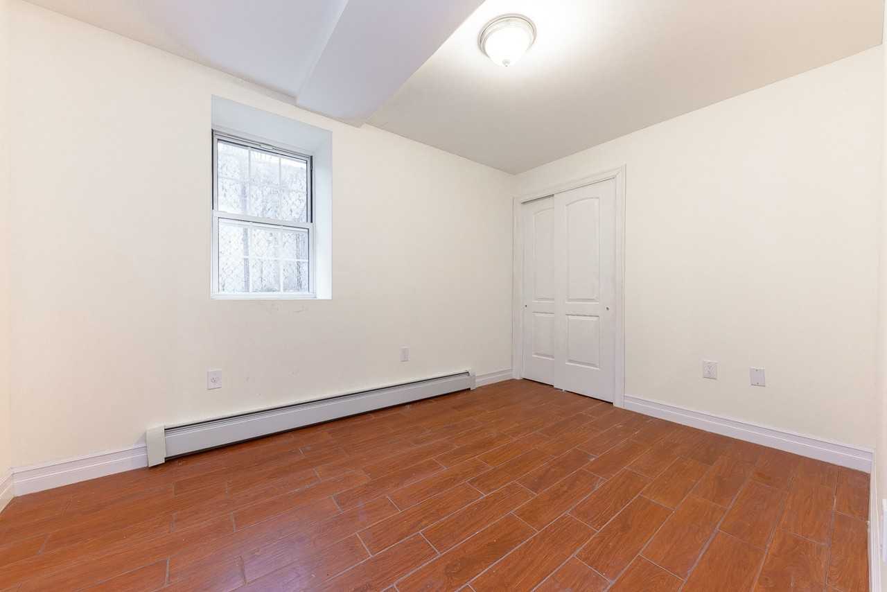 1015 Home St - Photo 2 of 7