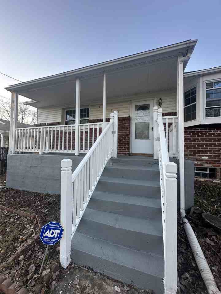 2372 Paris Ave - Photo 2 of 20