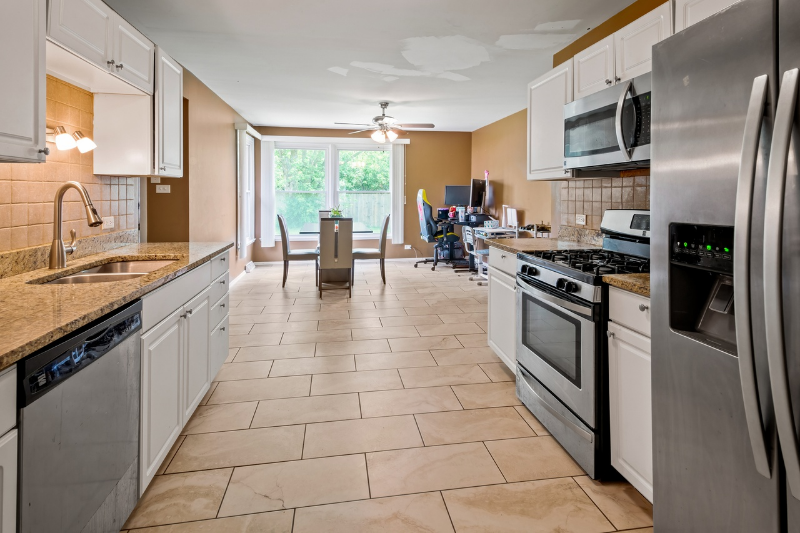 17211 Elm Dr - Photo 3 of 10