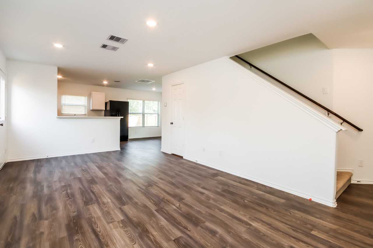 32722 Orchard Haze Dr - Photo 2 of 16