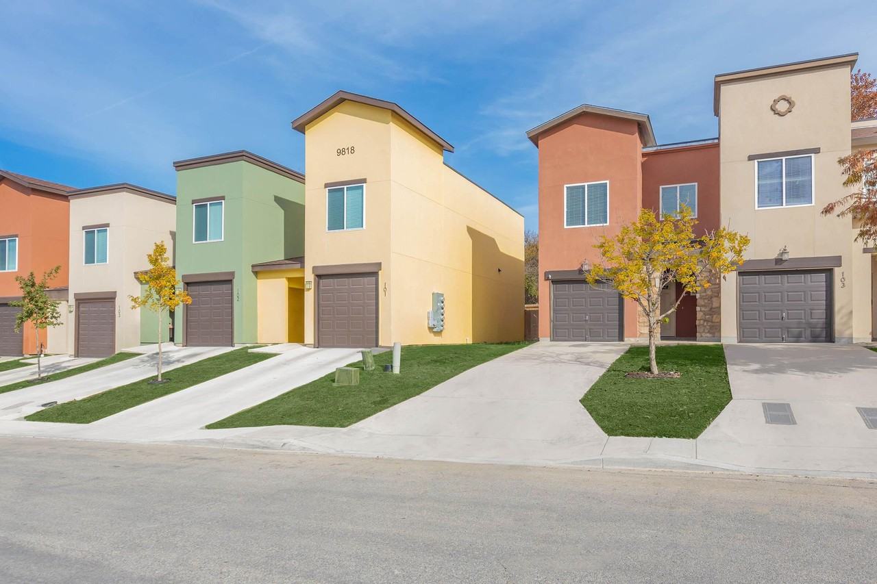 Belcara Luxury Townhomes - Photo 2 of 36