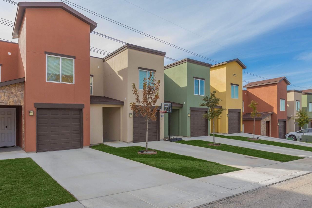 Belcara Luxury Townhomes - Photo 3 of 36