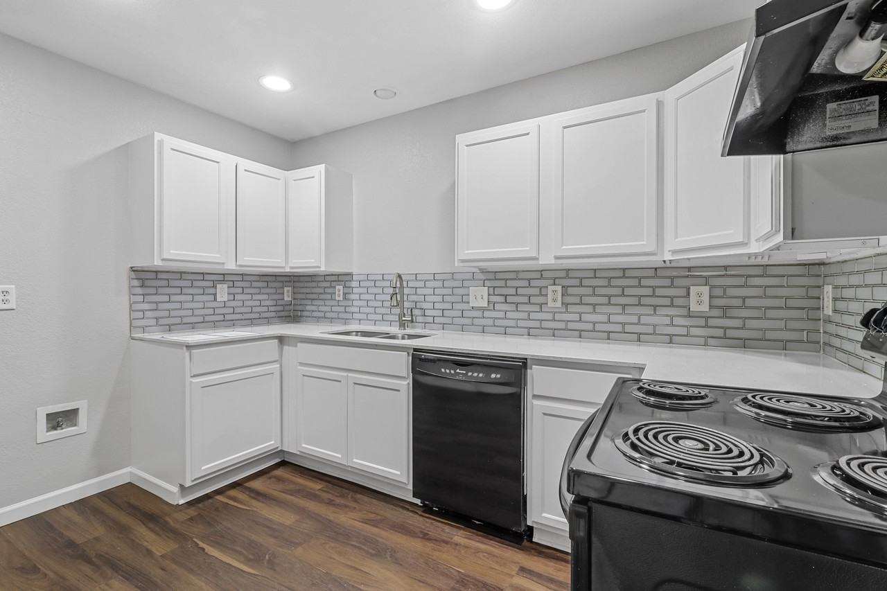 1716 Manor Garden Curv #1 - Photo 3 of 21