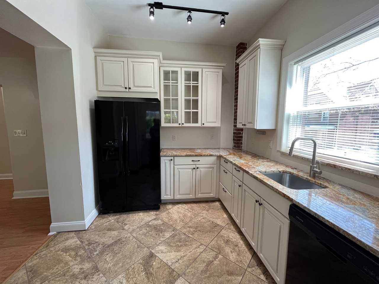 821 Highview St #1 - Photo 7 of 32