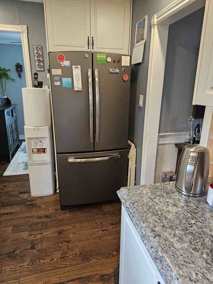 3 Shoreland Crescent - Photo 3 of 6