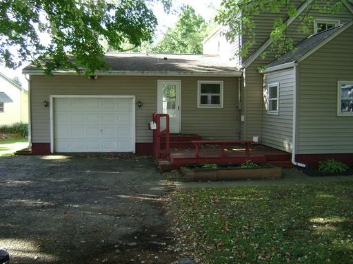 229 Martinsburg Rd - Photo 2 of 14