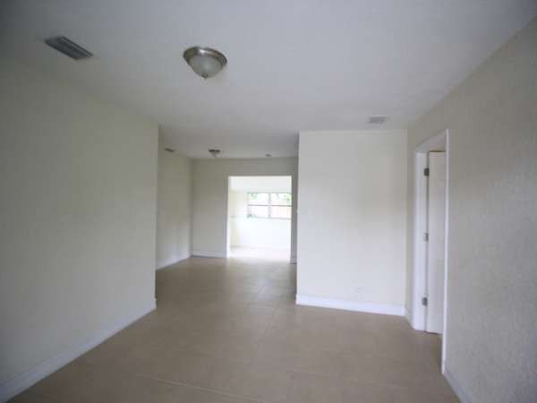 3310 NW 18th St - Photo 2 of 14